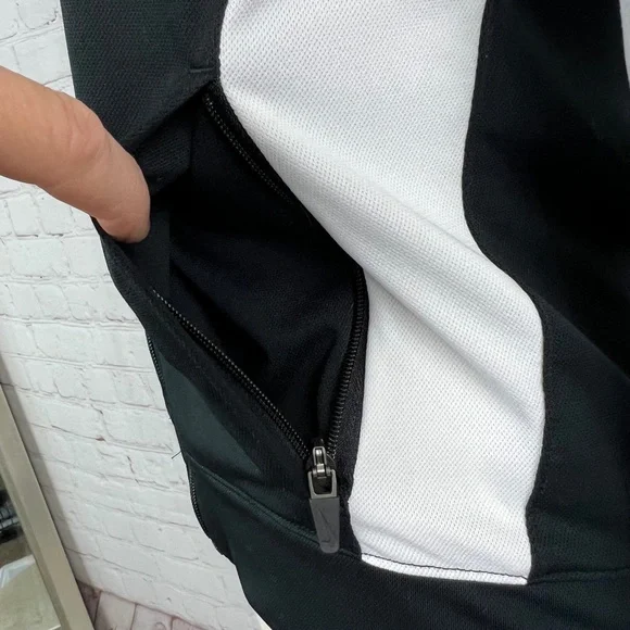 GARAGE SALE |•NIKE•| Black & White Running/Active Jacket - Picture 10 of 16